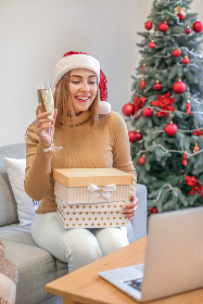 我的老师竟然是个人类免费