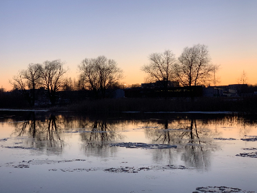 男朋友摸得我流水有点黏黏